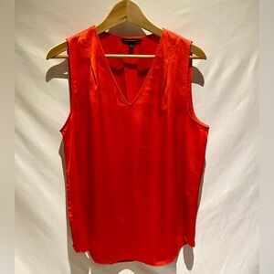 Banana Republic Sleeveless Inverted Vee Top in Poster Red, size L